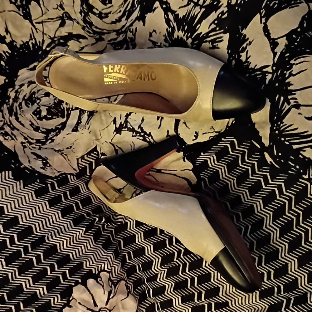 ❤️Rare SALVATORE FERRAGAMO Cap Toe Slingback Pumps Shoes 7 B
